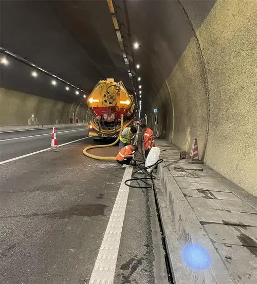 古田隧道排水渠清淤